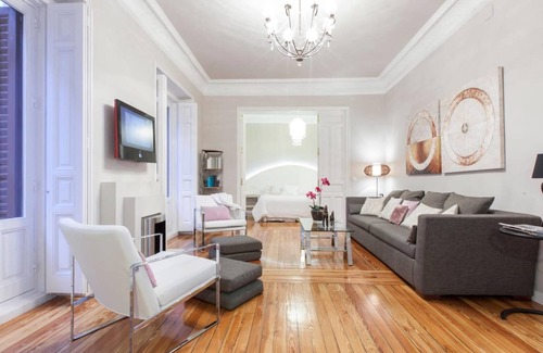 Centro Apartment | Casa de la Luna – 5-Bedroom Apartment in the City Center