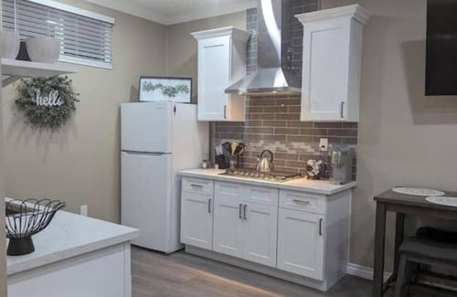 Southwest Anaheim Apartment | Casa De La Torre Bungalow [Tower House Bungalow]