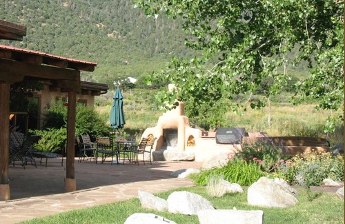 Arroyo Seco House | Casa de la Valle Luna Luxurious and Amazing Patio with Hot Tub and Fireplace