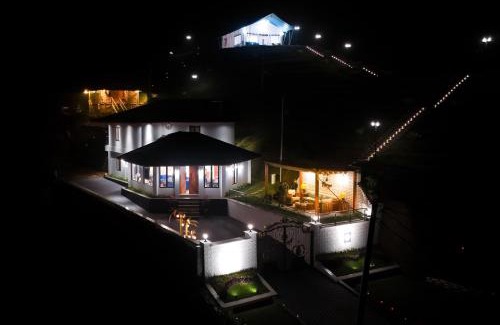 Cibodas Villa | Casa de Monique Villas & Glamping Retreat