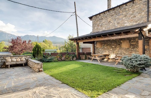 Isovol Cottage | Casa de Montaña con Jardín y Vistas