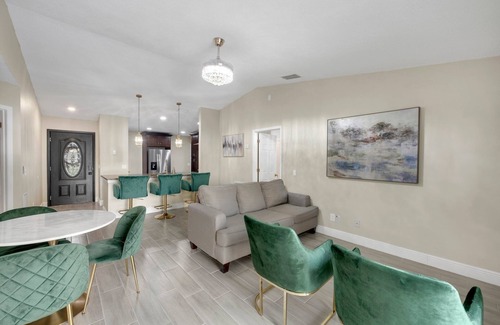 Kissimmee House | Casa De Paradiso - Modern yet comfy home at the center of it all!