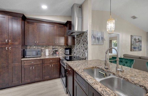 Kissimmee House | Casa De Paradiso - Modern yet comfy home at the center of it all!