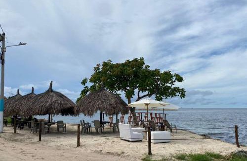 Tierra Bomba Island House | Casa de playa, con acceso al Mar Caribe.