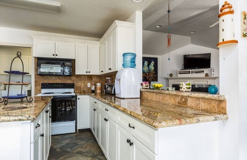 Pirates Beach House | Casa de Reyes | Spacious Deck, Near Beach