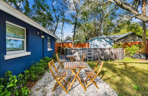Bayou Oaks House | Casa De Sarasota Cozy, fun and discreet getaway.