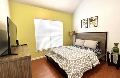 Flower Mound House | Casa-De-Sol: A vibrant home loaded with amenities- Sleeps 14