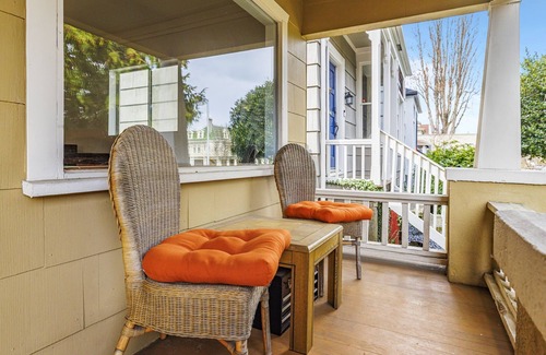 North End House | Casa de Teresa nSpacious 2 br/1.5 bath guest suite