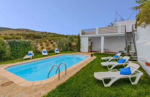 Algarinejo Villa | Casa Dehesa de las Casas Algarinejo by Ruralidays