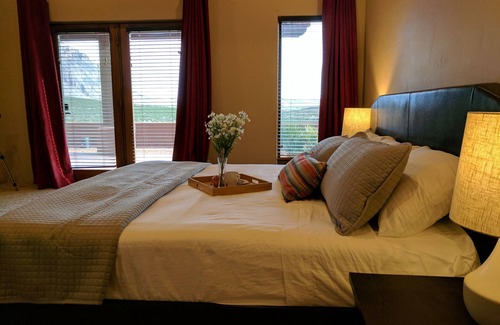 Hurricane House | Casa Del Canto: Elegant Southwestern Home, Close to Zion, Sand Hollow, St.George