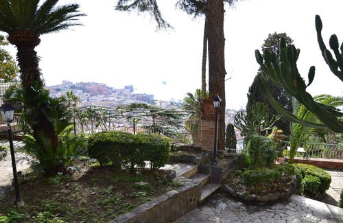 Vomero Apartment | Casa del Cedro superior apartment with private garden on the Gulf of Naples.
