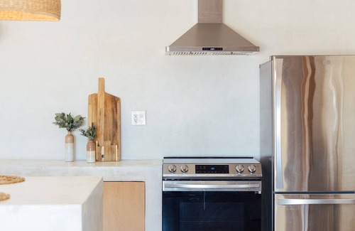 Twentynine Palms House | Casa Del Desierto—Private Boho Oasis with Palm Trees, Hot Tub, Fire Pits