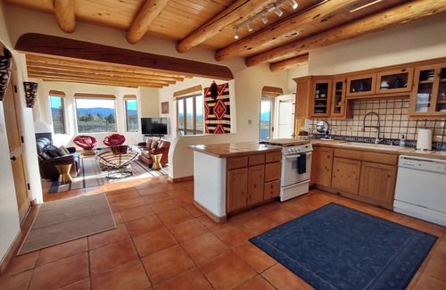 Taos House | Casa del Gavilan panoramic view patio hot tub wireless wifi fireplace