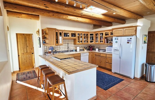Taos House | Casa del Gavilan panoramic view patio hot tub wireless wifi fireplace