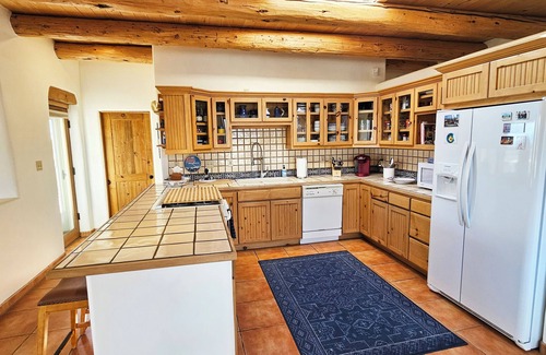 Taos House | Casa del Gavilan panoramic view patio hot tub wireless wifi fireplace