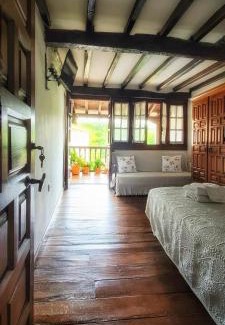 Santillana del Mar House | Casa del Lavadero