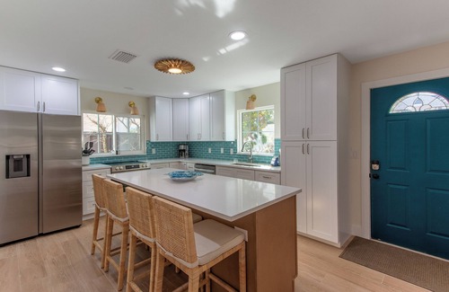 Bay Esplanade House | Casa Del Mar - Beach Pool Home Experience!