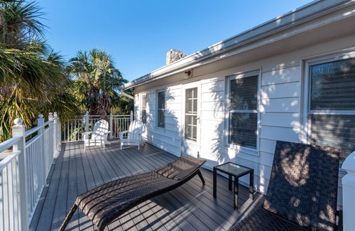 Bay Esplanade House | Casa Del Mar - Beach Pool Home Experience!