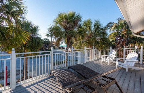Bay Esplanade House | Casa Del Mar - Beach Pool Home Experience!