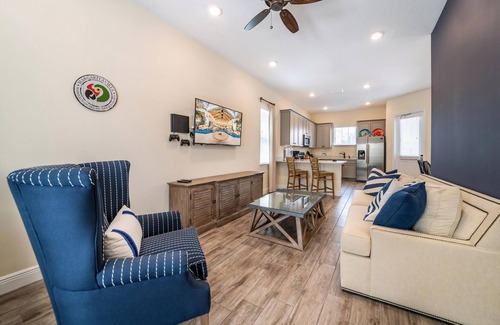 West Kissimmee Cottage | Casa Del Mar Cottage near Disney with Margaritaville Resort & Island H2O Access.