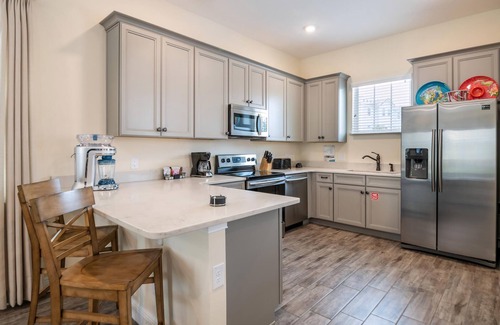 West Kissimmee Cottage | Casa Del Mar Cottage near Disney with Margaritaville Resort & Island H2O Access.