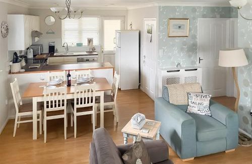 Walcott House | Casa Del Mar