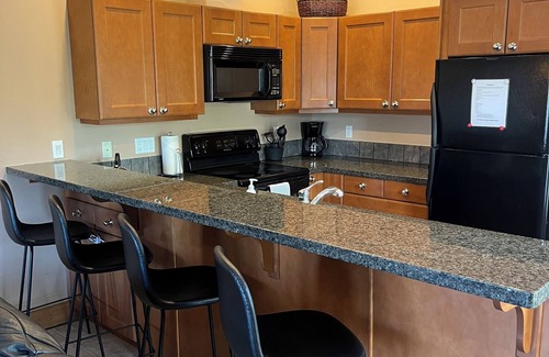 Okanagan-Similkameen Condo | Casa Del Mila Oro Beachfront 2 Bedroom Condo; Book for Spring/Summer 2026