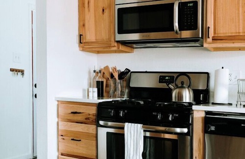Hodgin House | Casa del Sol|dog friendly|KING BED