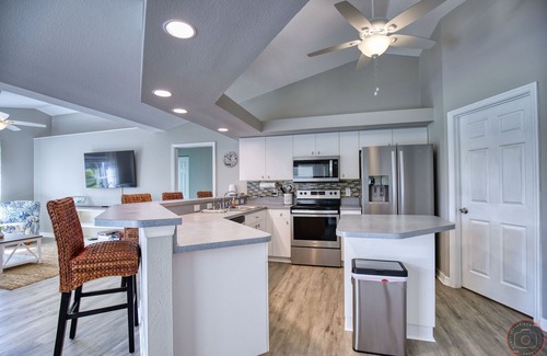Broadmoor House | CASA DEL SOL-Heated pool. Bright, spacious, open floor plan