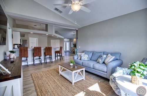 Broadmoor House | CASA DEL SOL-Heated pool. Bright, spacious, open floor plan