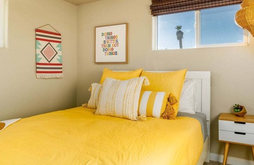 Twentynine Palms House | Casa Delfín ~ 29 Palms Oasis with Pool ~ mins to park