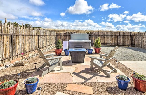 Santa Fe House | Casa Desert Rose' Home w/ Mtn-Views & Hot Tub