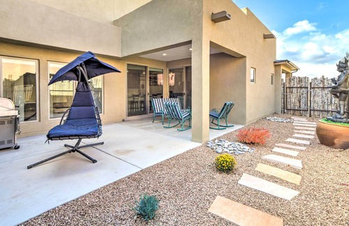 Santa Fe House | Casa Desert Rose' Home w/ Mtn-Views & Hot Tub