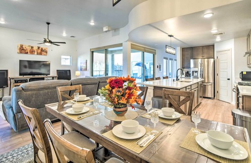Santa Fe House | Casa Desert Rose' Home w/ Mtn-Views & Hot Tub