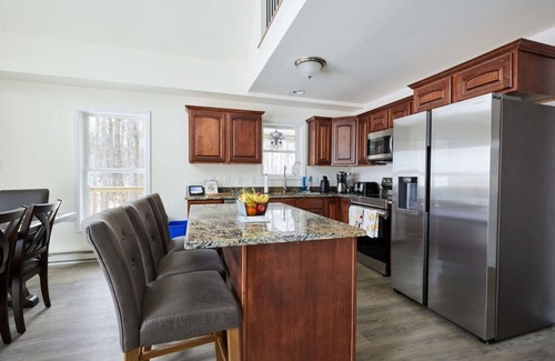 Locust Lake Village House | Casa di Montagna/5BR/3Bath/Pets Allowed - Near Water Parks & Restaurants!