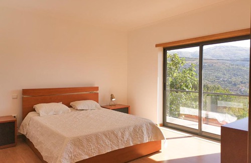 Castro Daire House | Casa do Mosteiro de Cabril-Quinta Da Malhada