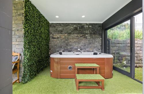 Santo da Serra House | Casa do Santo by Homie
