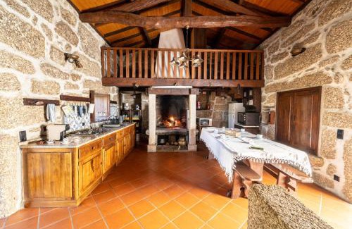 Vieira do Minho House | Casa do Souto Vieira do Minho - Casa Rural com piscina by House and People