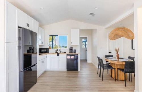Yucca Valley Villa | Casa Dorado: Modern Desert Oasis w/Pool, Spa on 5 Acres + Views - Sleeps 15!nn