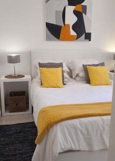 Albufeira Old Town Apartment | Casa dos Sinos Beach Apartment 1 with Roof Terrace