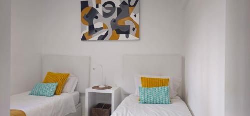 Albufeira Old Town Apartment | Casa dos Sinos Beach Apartment 1 with Roof Terrace