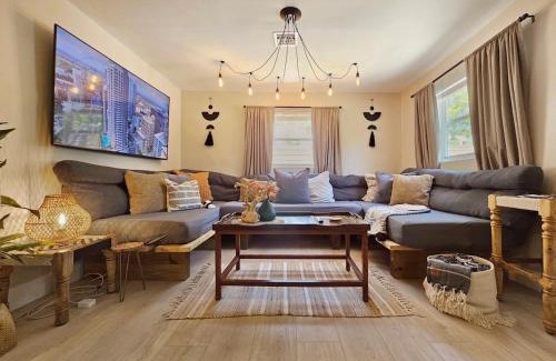 River Oaks House | Casa Eden - Half mile to Lauderdale Marine Center - 4 bedrooms - 2 bathrooms