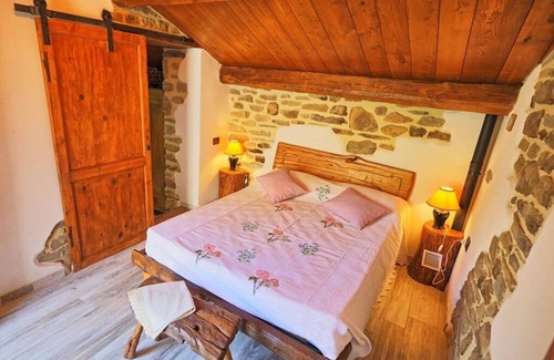 Castel Focognano House | Casa Elia Comfortable holiday residence