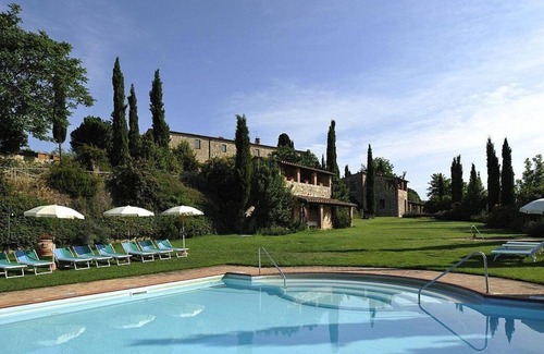 Santarello House | Casa Emide C: A graceful apartment in a history-rich eighteenth-century estate, with Free WI-FI.
