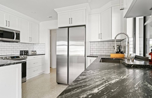 Palm Beach - West Palm Beach House | Casa en el Lago - Private Pool, Mins to DT + Beach