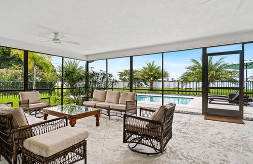 Palm Beach - West Palm Beach House | Casa en el Lago - Private Pool, Mins to DT + Beach