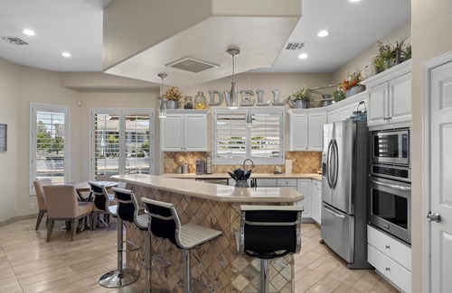 Arrowhead Lakes House | "Casa En'Lago” Cardinals Football, Heated Pool, Pontoon Boat, Fishing, Mini Golf