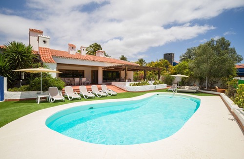 Campo Internacional Maspalomas Ski Chalet | Casa Gran Canaria - Private heated pool, games room and playground