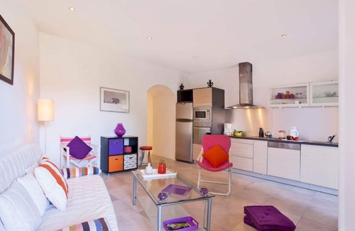 Erbalunga Apartment | Casa Estel - Pink, apartment in downtown of Erbalunga