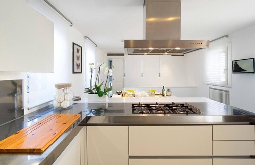Catania City Centre Apartment | Casa Etna - Modern apartment with terrace, Catania